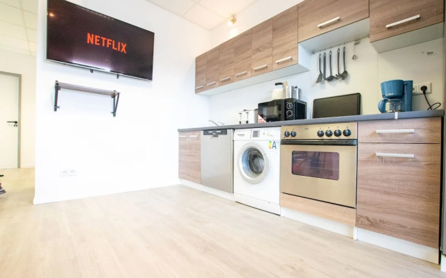 Tolstov-Hotels Airport 3 Room City Apt.