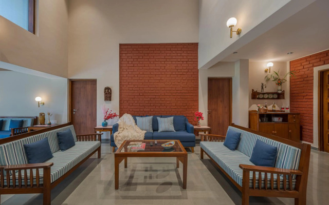 SaffronStays Red Brick House, Panchgani - rustic villa with huge lawn and terrace