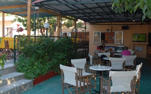Lakis Studios