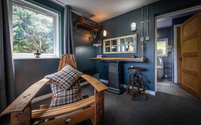 Storr Apartments