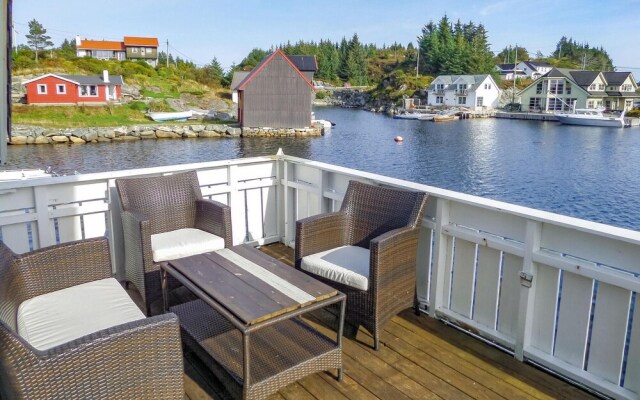 Amazing Home in Bakkasund With 3 Bedrooms and Wifi