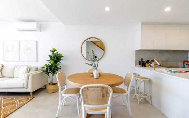 Lavish Coastal 2-bed With Stunning Ocean Views