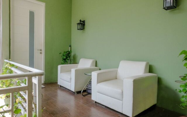 Griya Shanta Residence by OYO Rooms