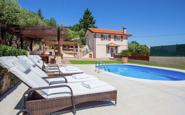 Beautiful villa with sea view and pool located near Opatija