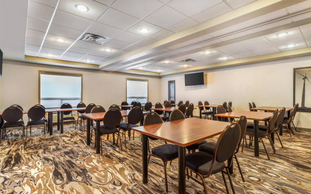 Best Western Plus Service Inn & Suites
