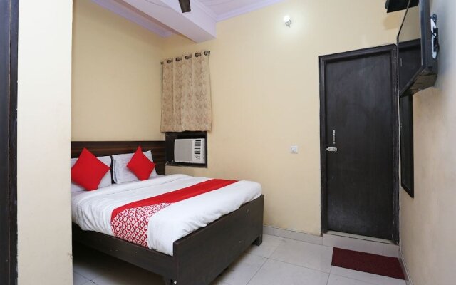 OYO 37262 Akash Guest House
