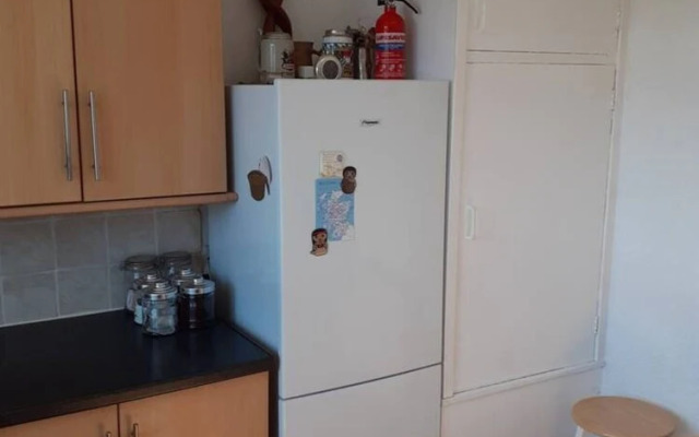 Marina View, Lovely Upper 3 Bedroom Apartment
