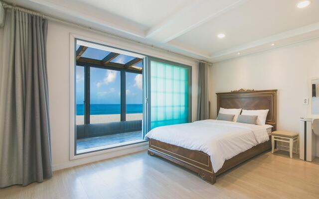 Gyeongpo East Pension