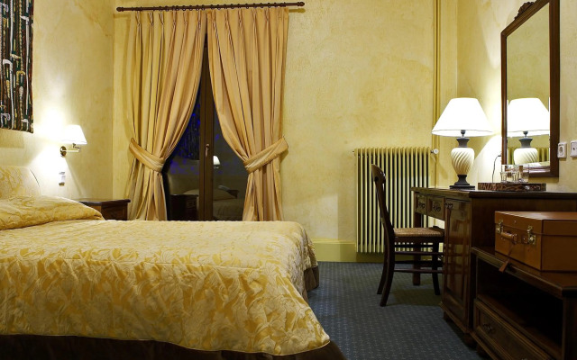 Country Club Hotel & Suites