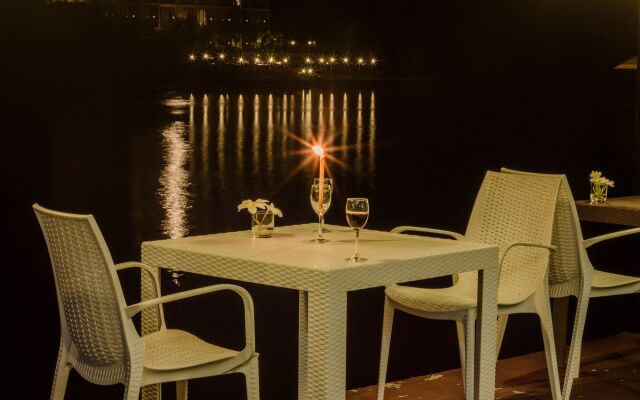Riverpool Resort