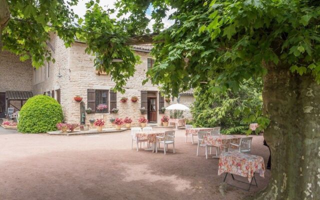 Logis Hôtel Les Platanes