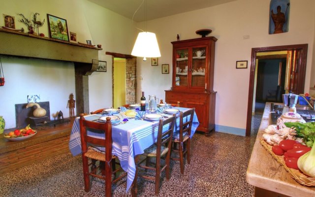 Holiday Home in Anghiari With Garden, Parking, Barbecue