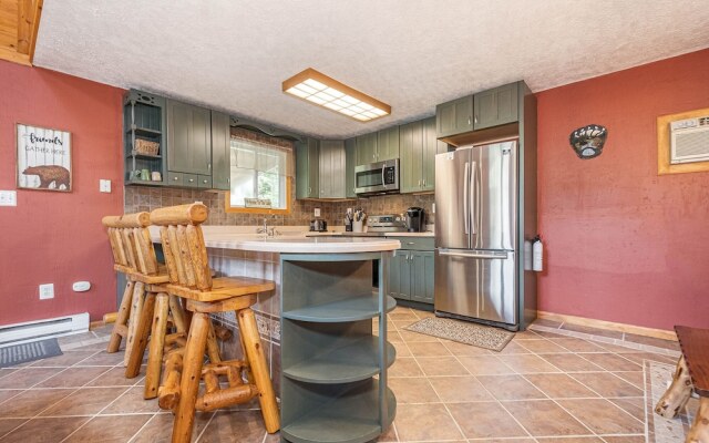 Cabin at Slope's Edge