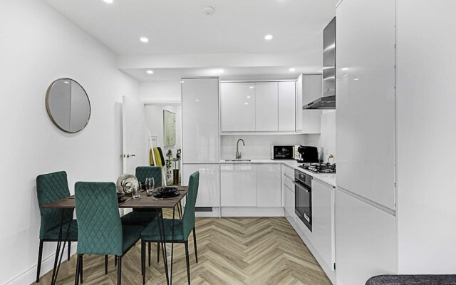 Beautiful 3 Bed Abode in Hanwell