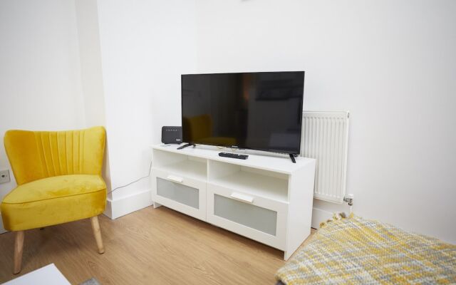 Lovely 2 Bedroom Apartment On Shirley Road In Southampton With Free Parking