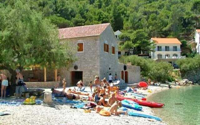 Apartments and Rooms Stjepan