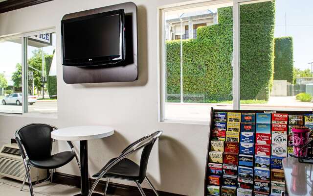 Motel 6 Modesto, CA - Downtown