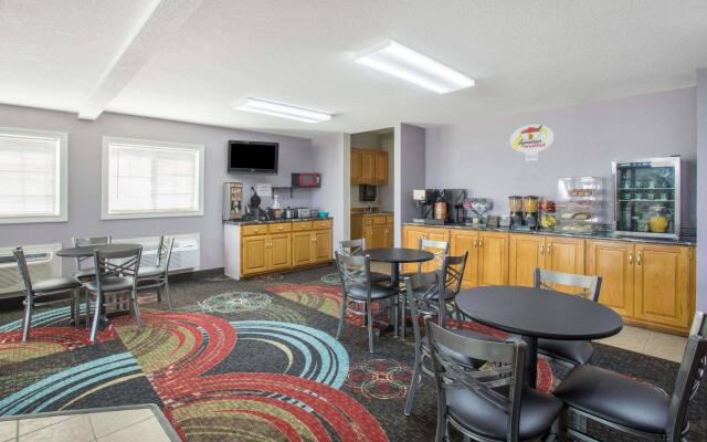 Super 8 Sweet Springs