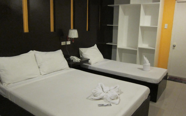 Dolyn Suites