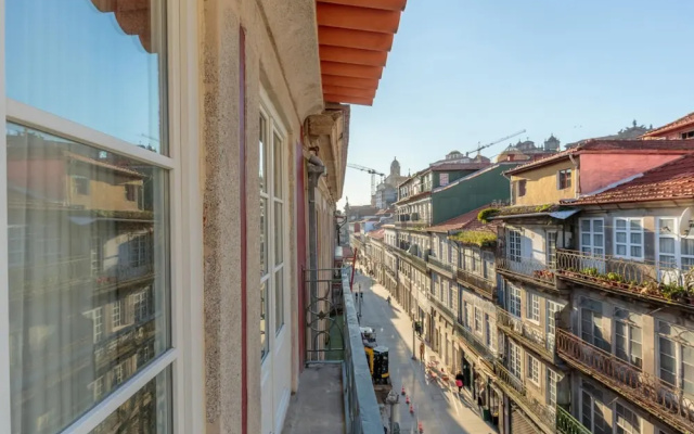 Flores S in Porto With 1 Bedrooms and 1 Bathrooms