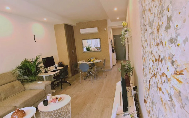 Downtown Retreat by STAY Bnb
