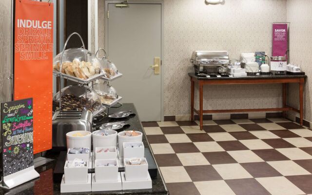 Hampton Inn & Suites Cedar Rapids - North