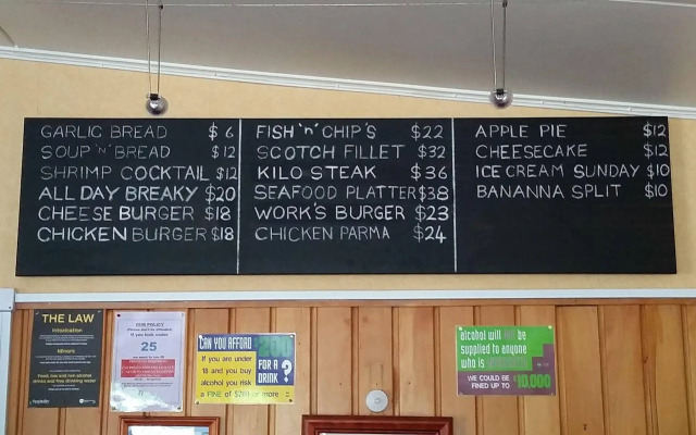 Mahoe Motel Bar n Grill