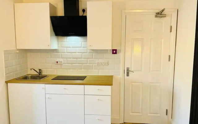 Newly-built Studio Near Laindon Station
