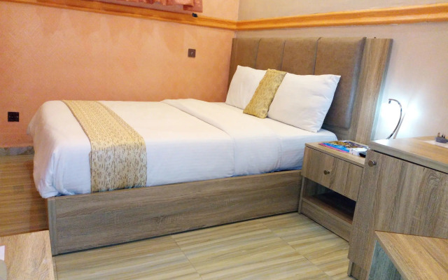 Euro Lounge and Suites