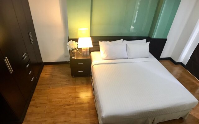 Twin Peaks Sukhumvit Suites