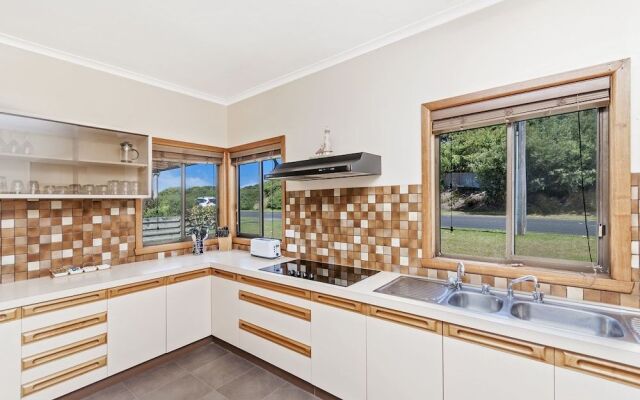 Kepal House - Budget friendly family home