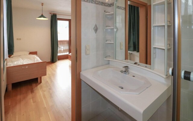 Beautiful Caravan in Gosau With 6 Bedrooms and Wifi