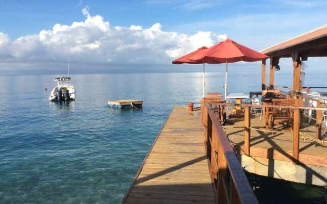 Ouanga Bay Beach Hotel