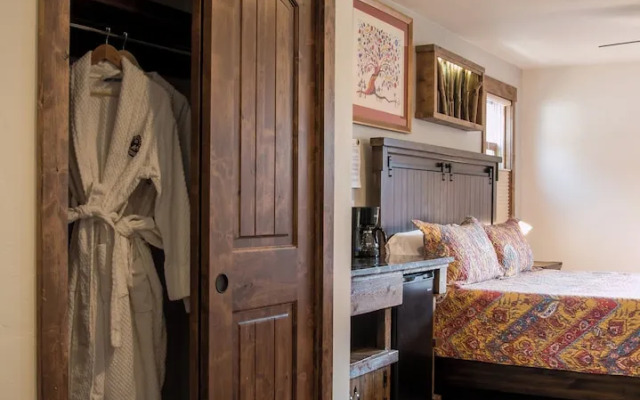 Clear Creek Inn