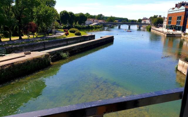 Quai 3 Loft Moderne et Lumineux les Pieds Dans L'eau