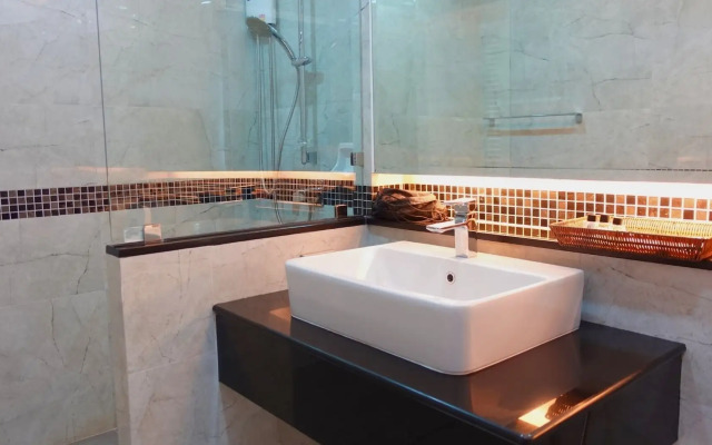 Seastar Hotel And Service Apartment