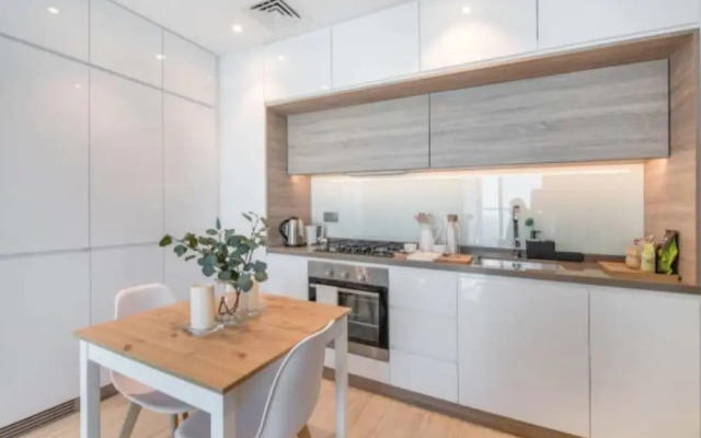 Cozy 1BR with balcony sea view