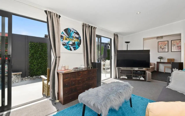 Sunnyside Spa Retreat - Mangawhai Holiday Home