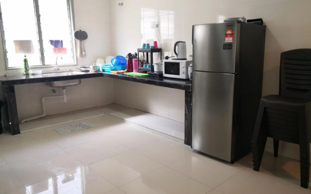 My Homestay N18 (14 pax) @ Golden Hills Night Market – Kitchen – Brinchang