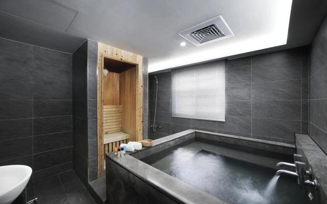 One Fukun Hotel