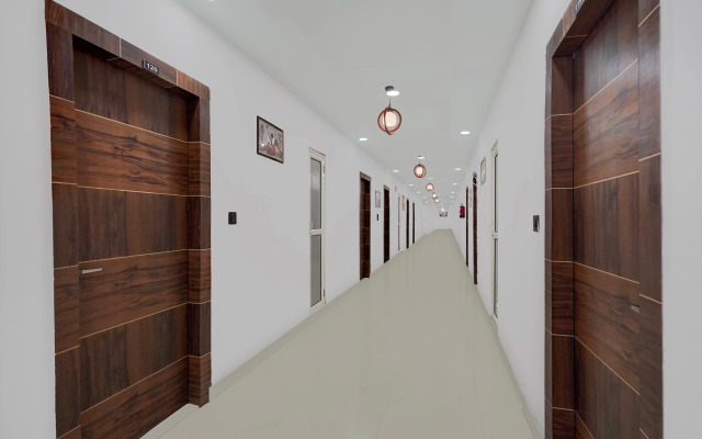 Hotel O Sector 18 Metro station