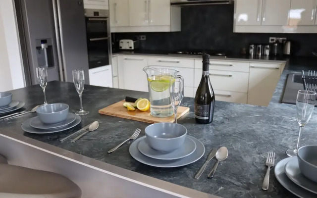 Pamper House Holiday Home And Annex