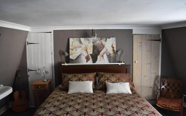 Stunning 18th Century 5 Bed House Old-Town Hastings