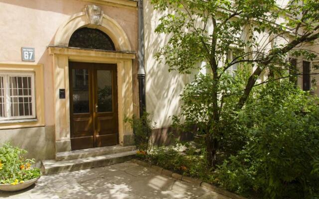 Krakowskie Przedmiescie - Night and Day