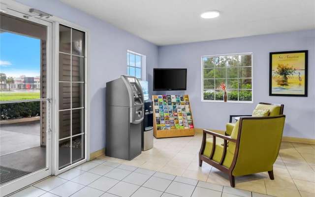 Travelodge Suites by Wyndham MacClenny/I-10