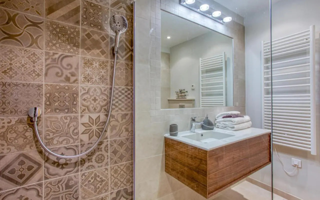 Style in Cannes-Beautiful Apt-5 mins stroll to Festival-Beach-Port