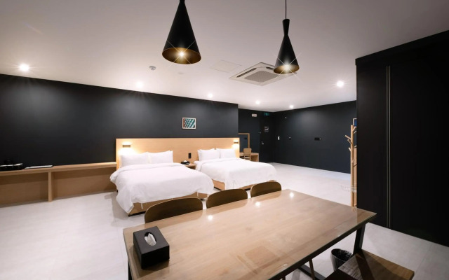 Mipo Oceanside Hotel