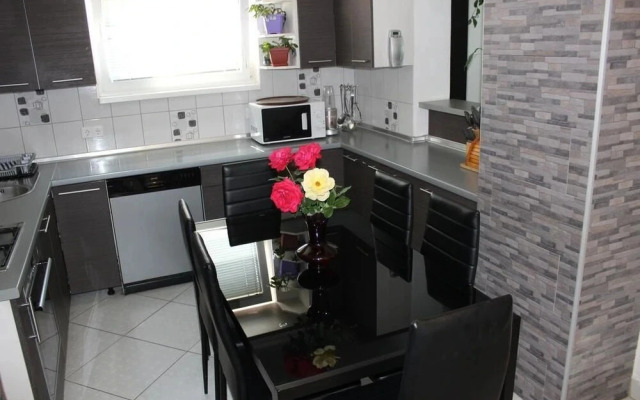 Chalet Garden 2