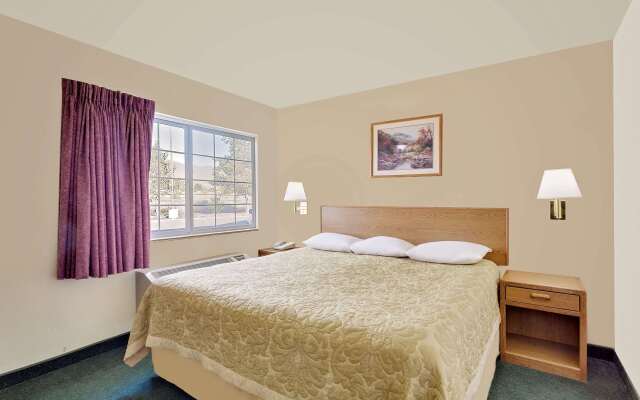 Super 8 by Wyndham Battle Mountain