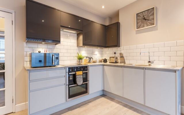 Stylish Town Centre House - Reef House